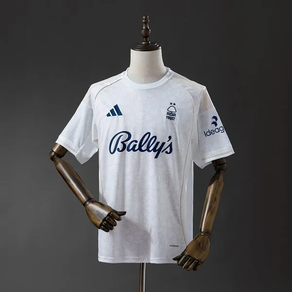 Camiseta de fútbol Nottingham Forest 2025/26 VISITANTE MANGA CORTA VERSION FAN